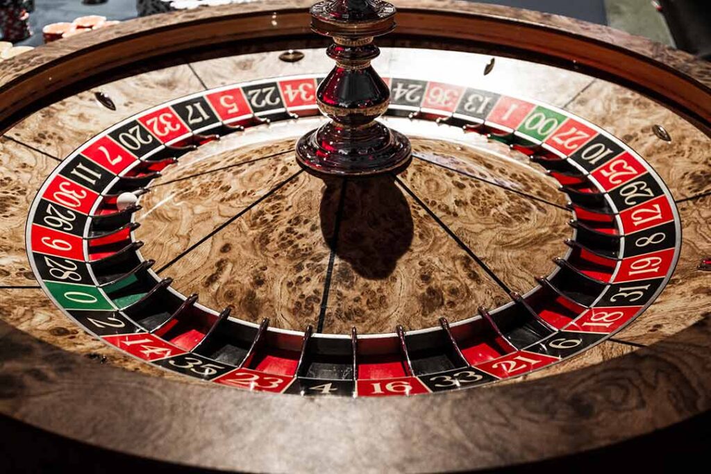 Roulettekessel bei einem stilvollen Casinoabend